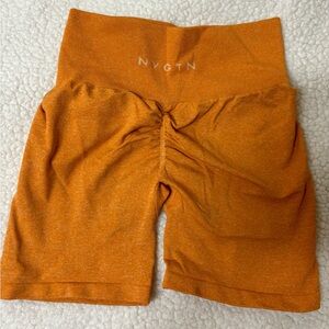 NVGTN XS SCRUNCH SHORTS